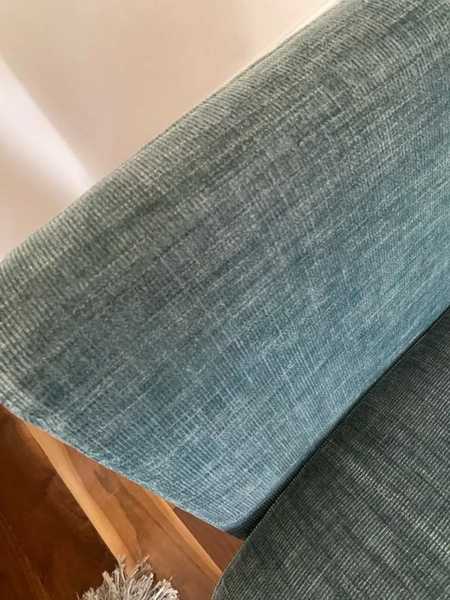 Bo Concept OSAKA 3 Seater tuffted sofa - Image 4
