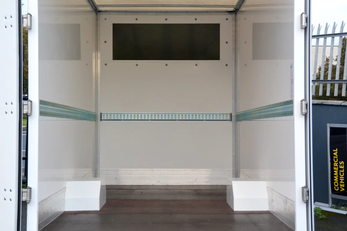 Opel Movano MAXI Volume Luton Low Floor - Image 2