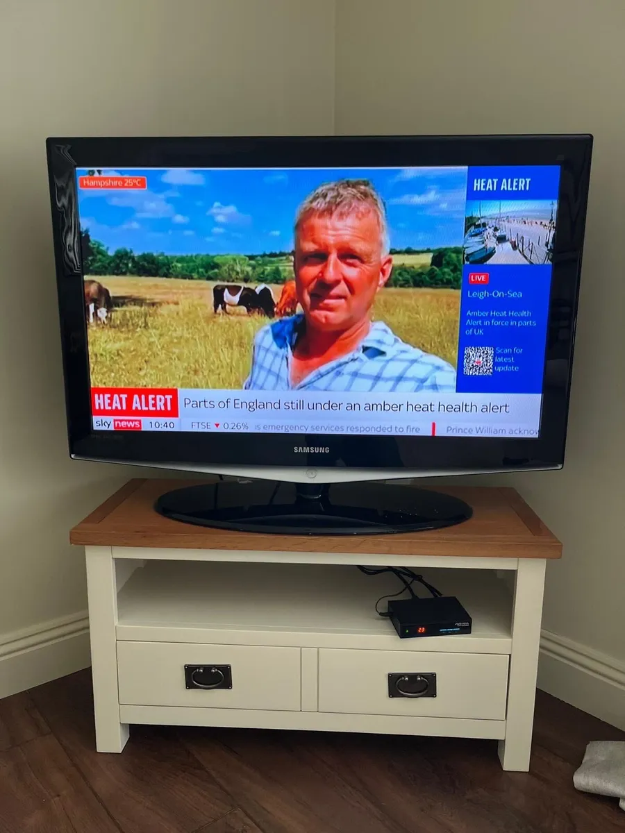 Samsung 40 inch TV (non smart) - Image 2