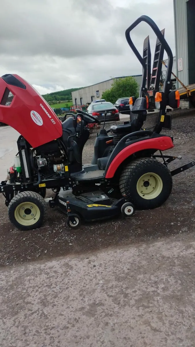 Yanmar 221 tractor - Image 3