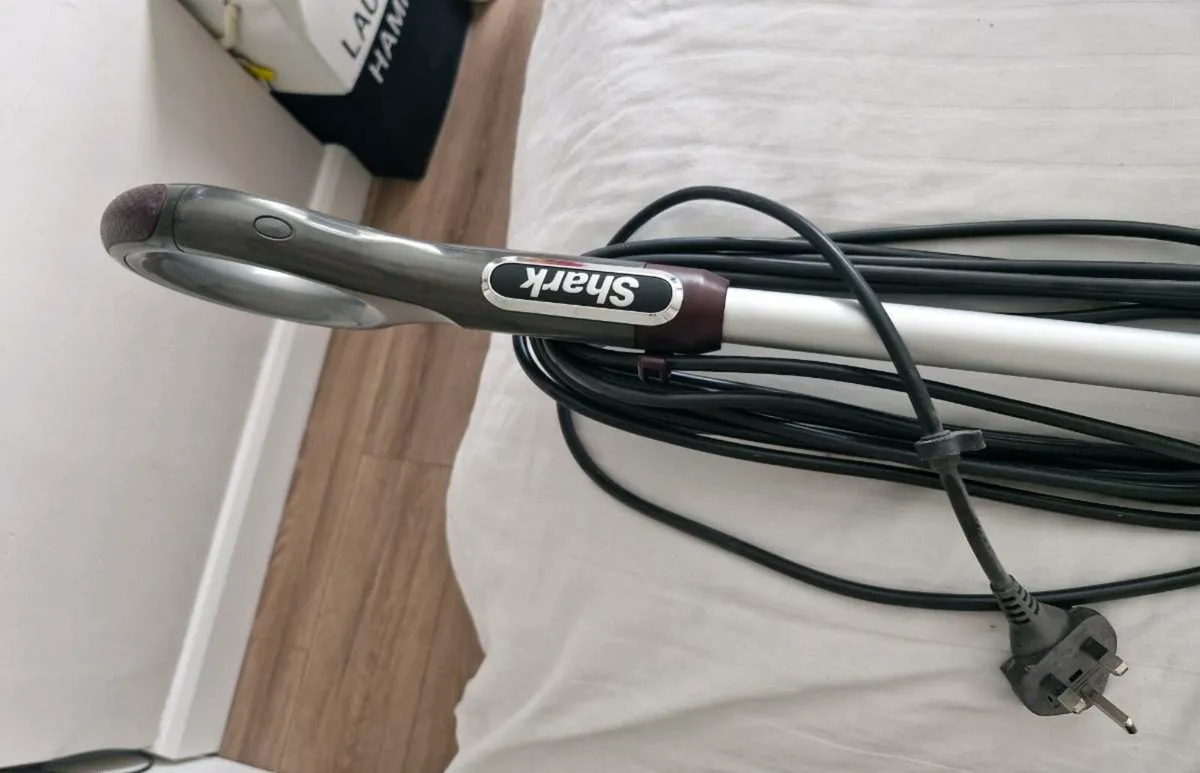 Shark floor steamer - Image 3