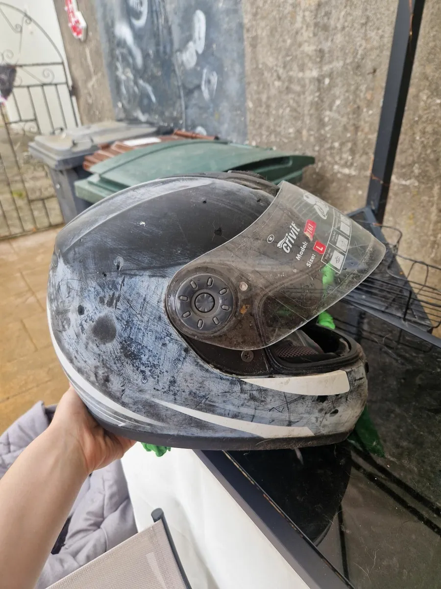 Motor bike helmet - Image 1