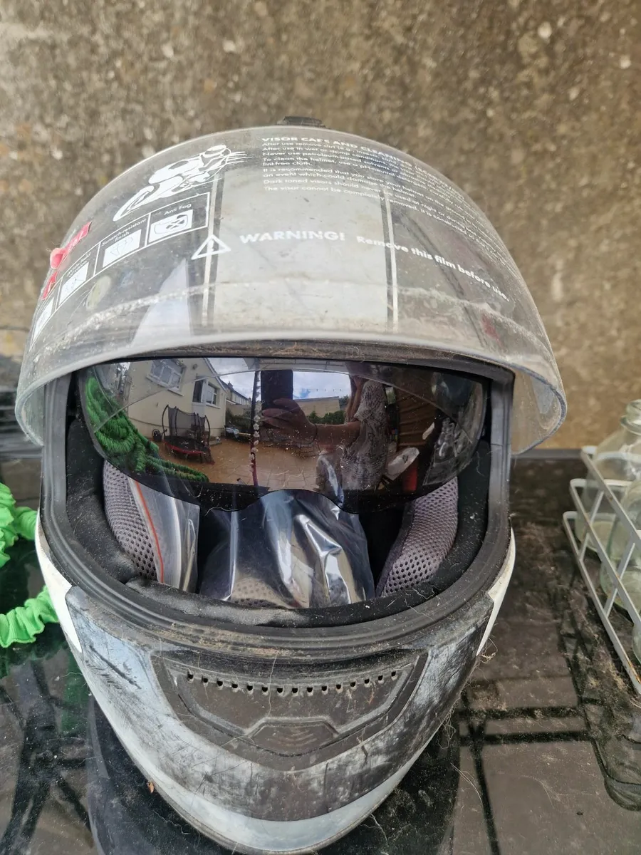 Motor bike helmet - Image 3