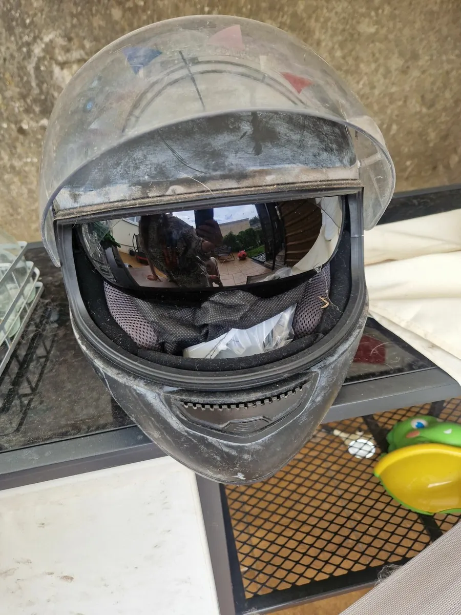 Motor bike helmet - Image 4
