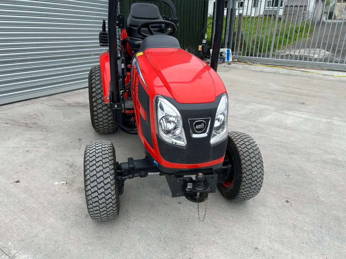 2024 Kioti CK2810 HST Compact Tractor - Image 4