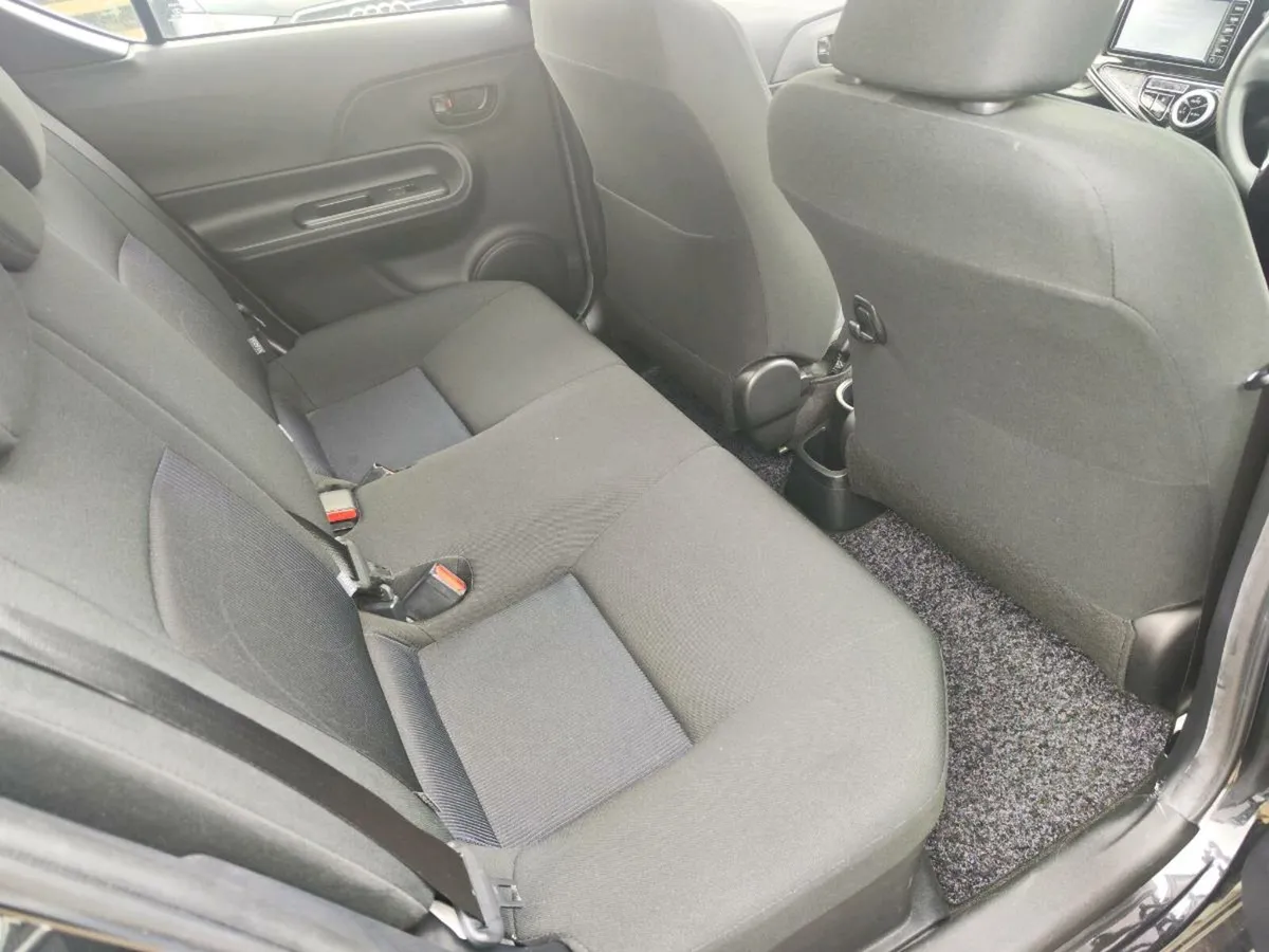 2018 Toyota Aqua Hybrid automatic - Image 4