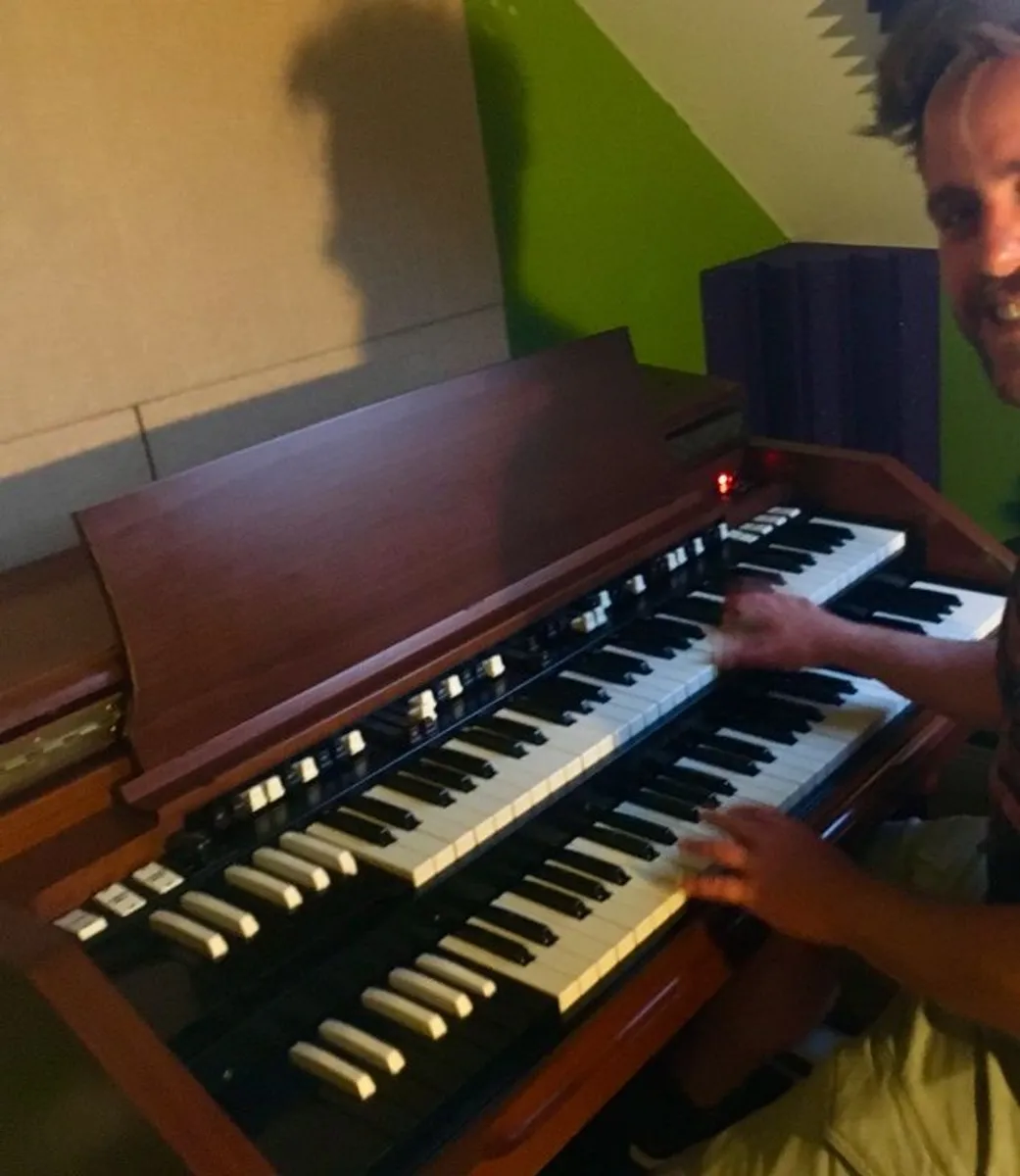 Divorce sale Hammond organ C3 and Fender Rhodes 88 suitcase - Image 1