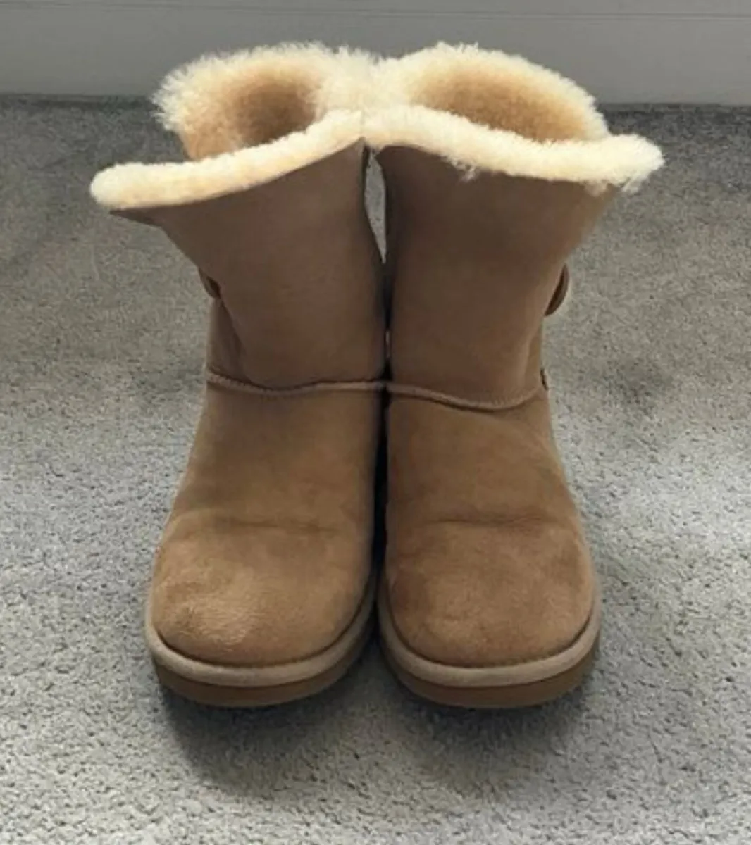 Genuine Uggs 4.5 - Image 3
