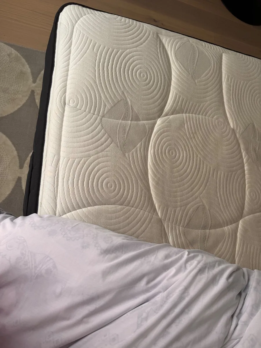 For sale: King size Bed and king size mattress - Image 4