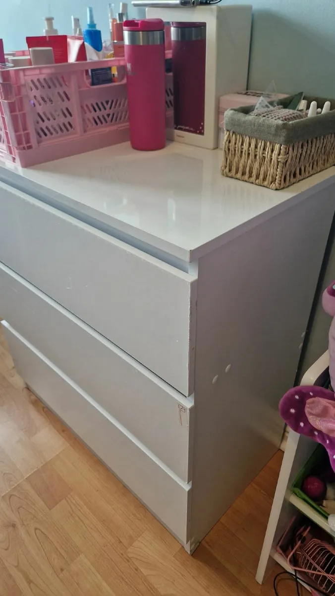 White Chest of Drawers – Practical & Stylish! - Image 2