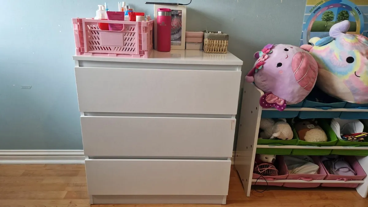 White Chest of Drawers – Practical & Stylish! - Image 3
