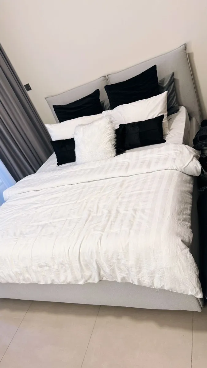 King size Bed