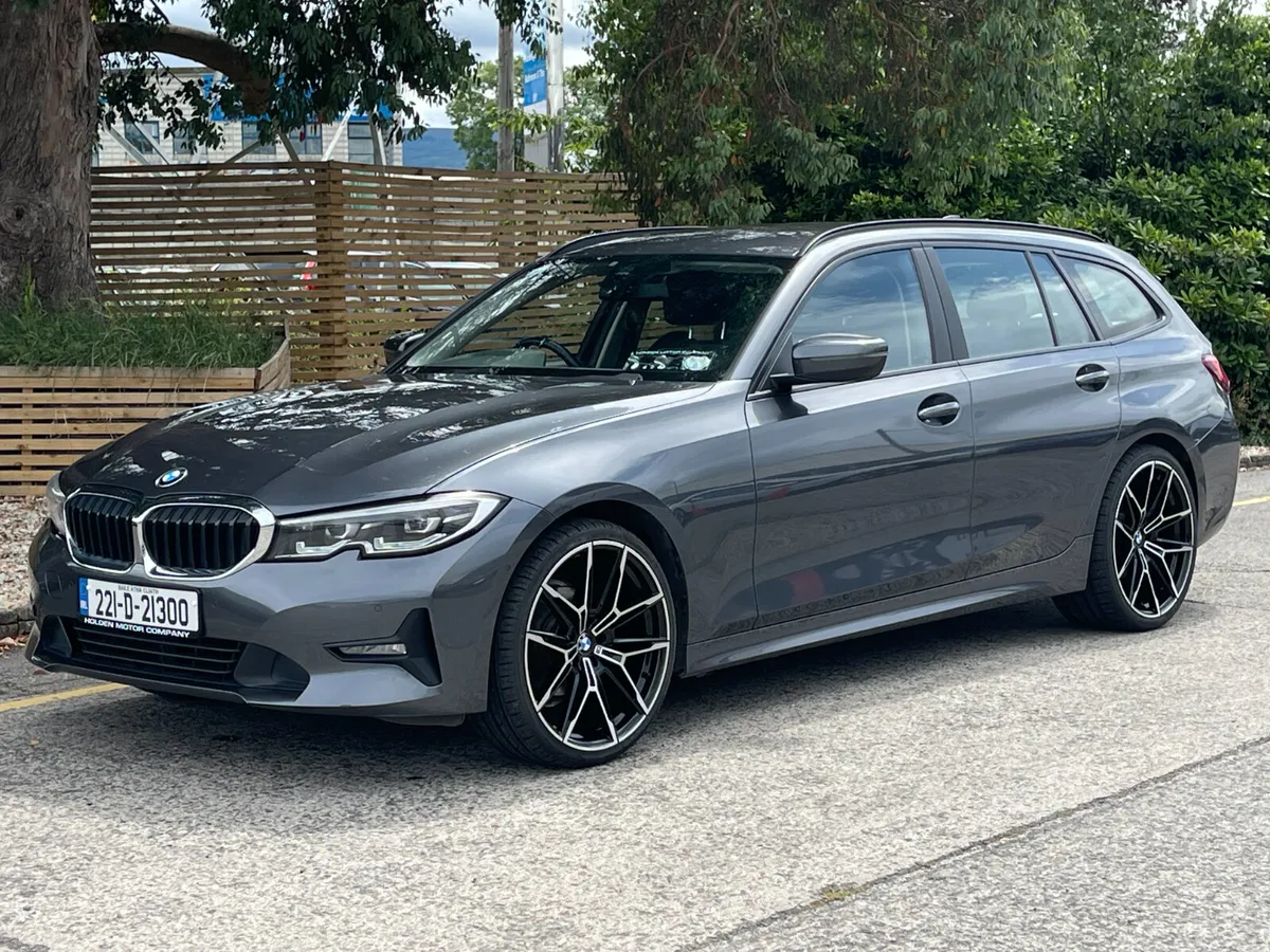 2022 BMW 3-Series Full Service History. Huge specs - Image 3