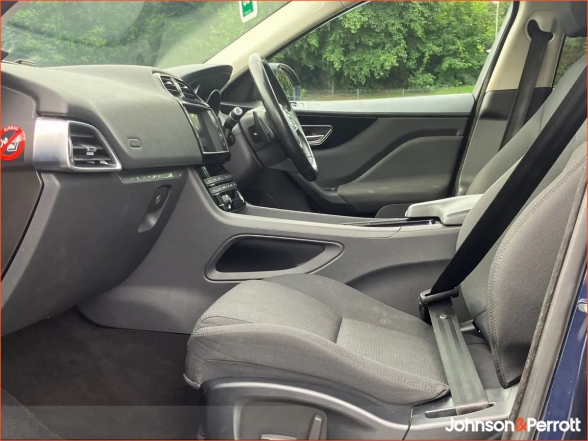 Jaguar F- PACE RWD 2.0 D 180PS Pure Auto - Image 4