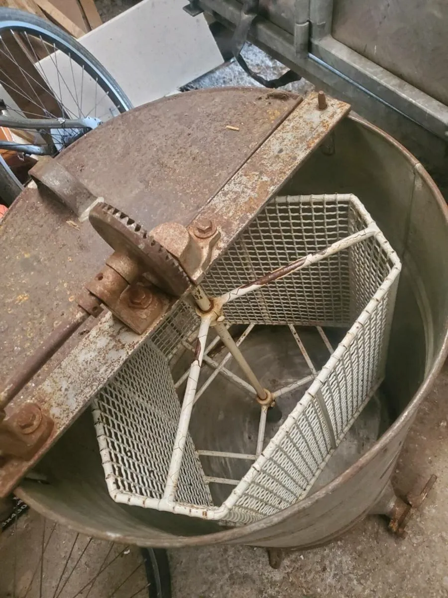 Bee keeping equipment - Image 2