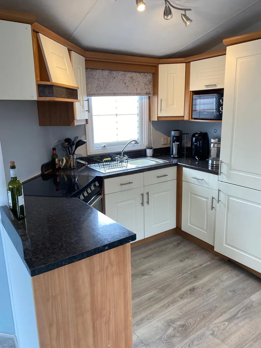 Holiday mobile home on site for sale - Image 4