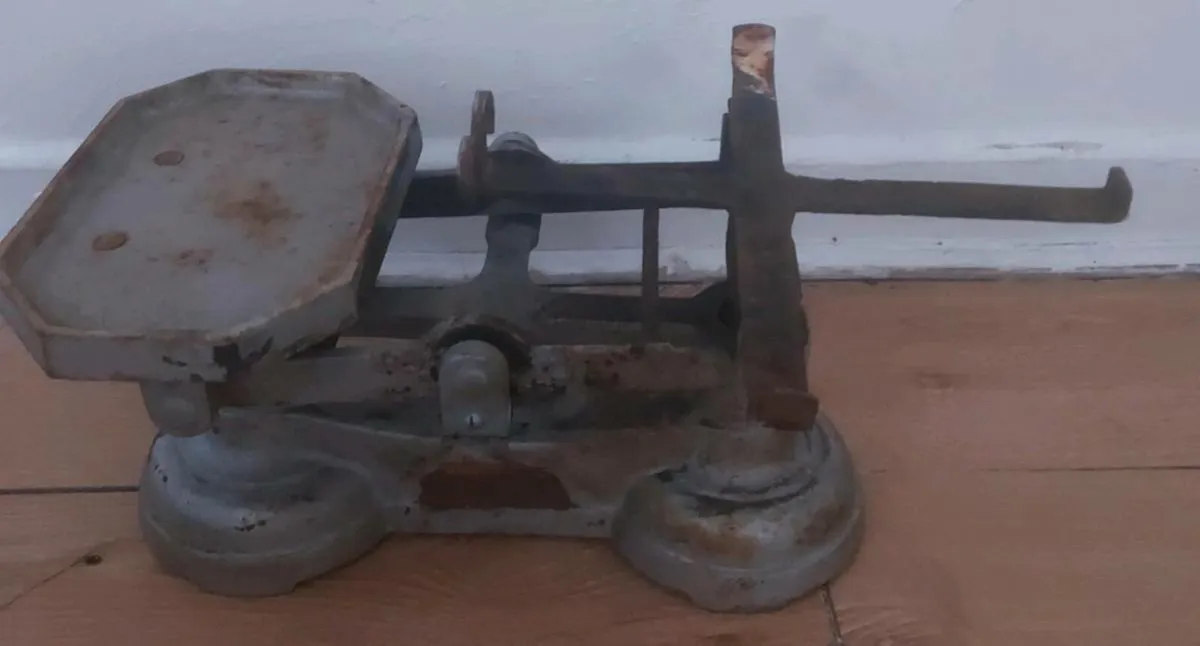Vintage weighing scale - Image 4