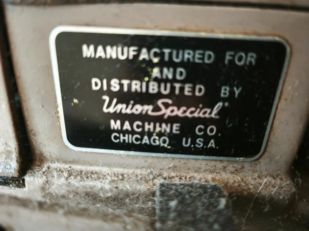 Overlocker Sewing machine - Image 3