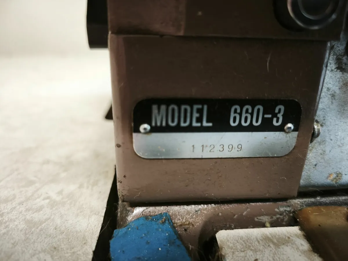Overlocker Sewing machine - Image 4