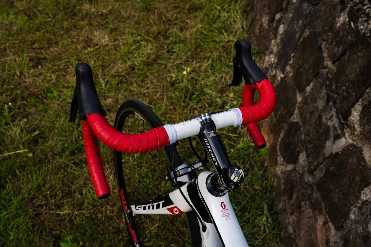 Scott Foil Carbon Road Bike - Image 3