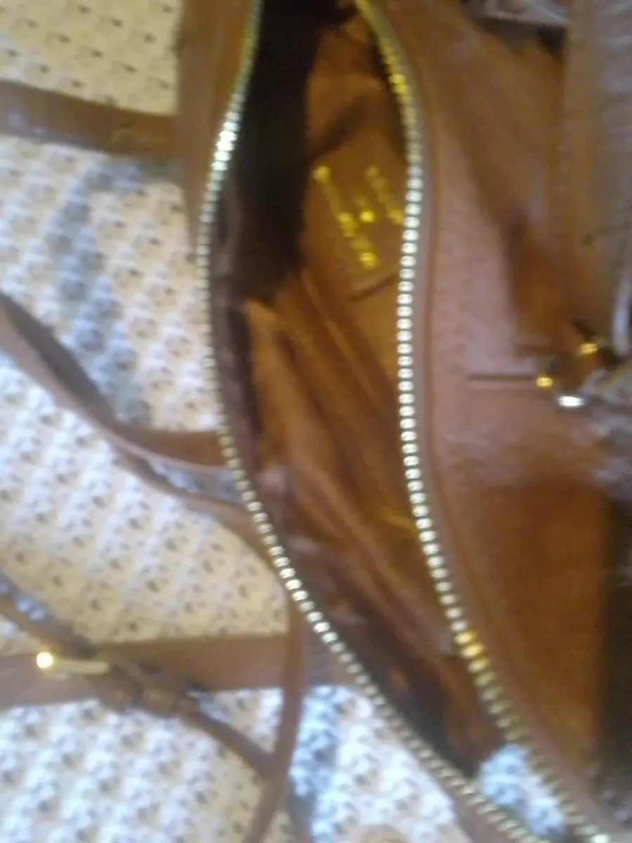 VINTAGE PAUL COSTELLOE SOFT  TAN LEATHER HANDBAG - Image 2