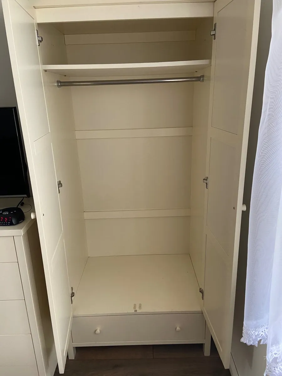 wardrobe - Image 2