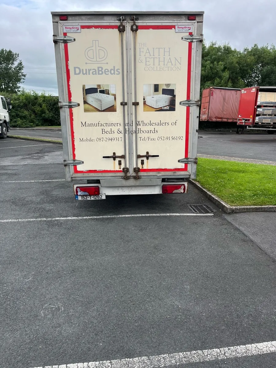 Mercedes Van - Image 4