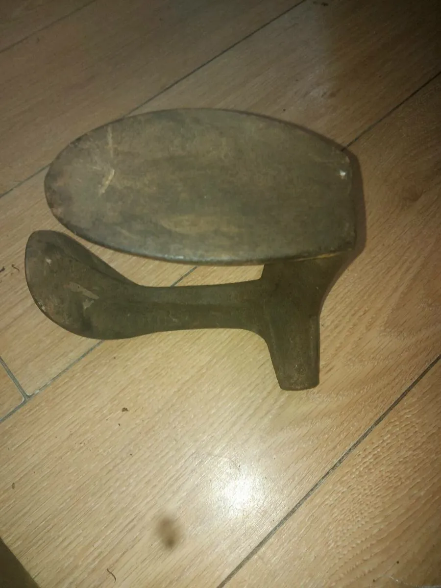 old antique vintage cast iron cobbler - Image 1
