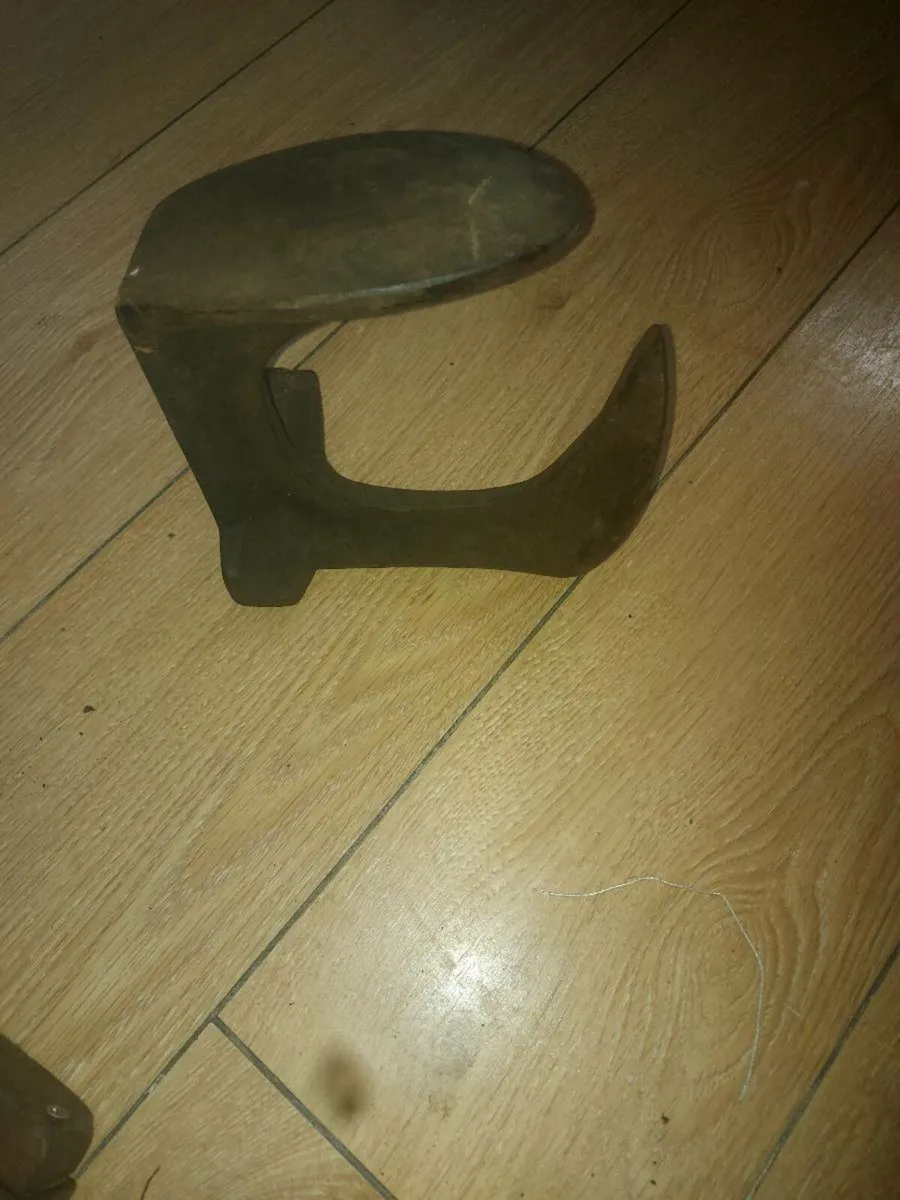 old antique vintage cast iron cobbler - Image 2