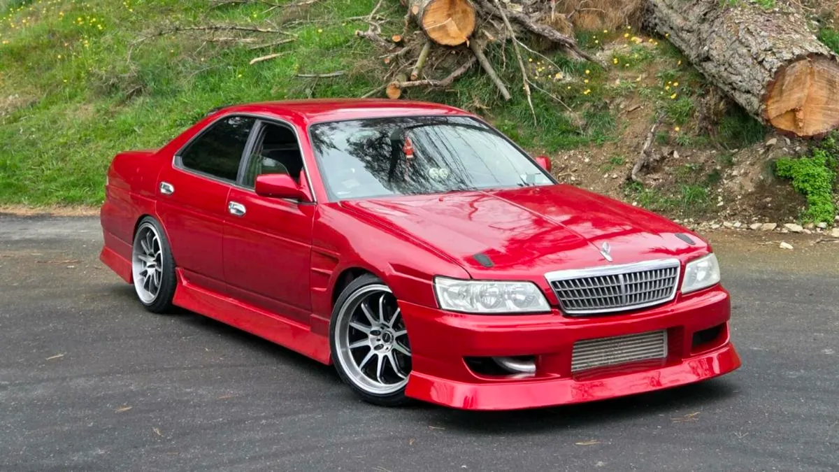 Nissan Laurel C35 Medalist - Image 1
