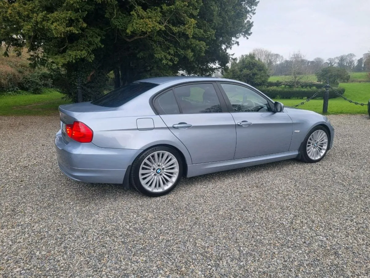 2011 BMW 320d Efficient Dynamics - Image 2