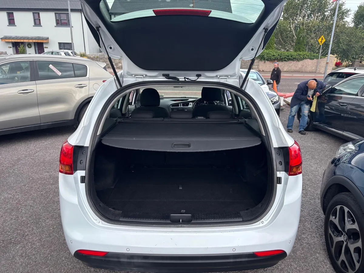 Kia Ceed 2014  ESTATE  DIESEL  1.6 - Image 2