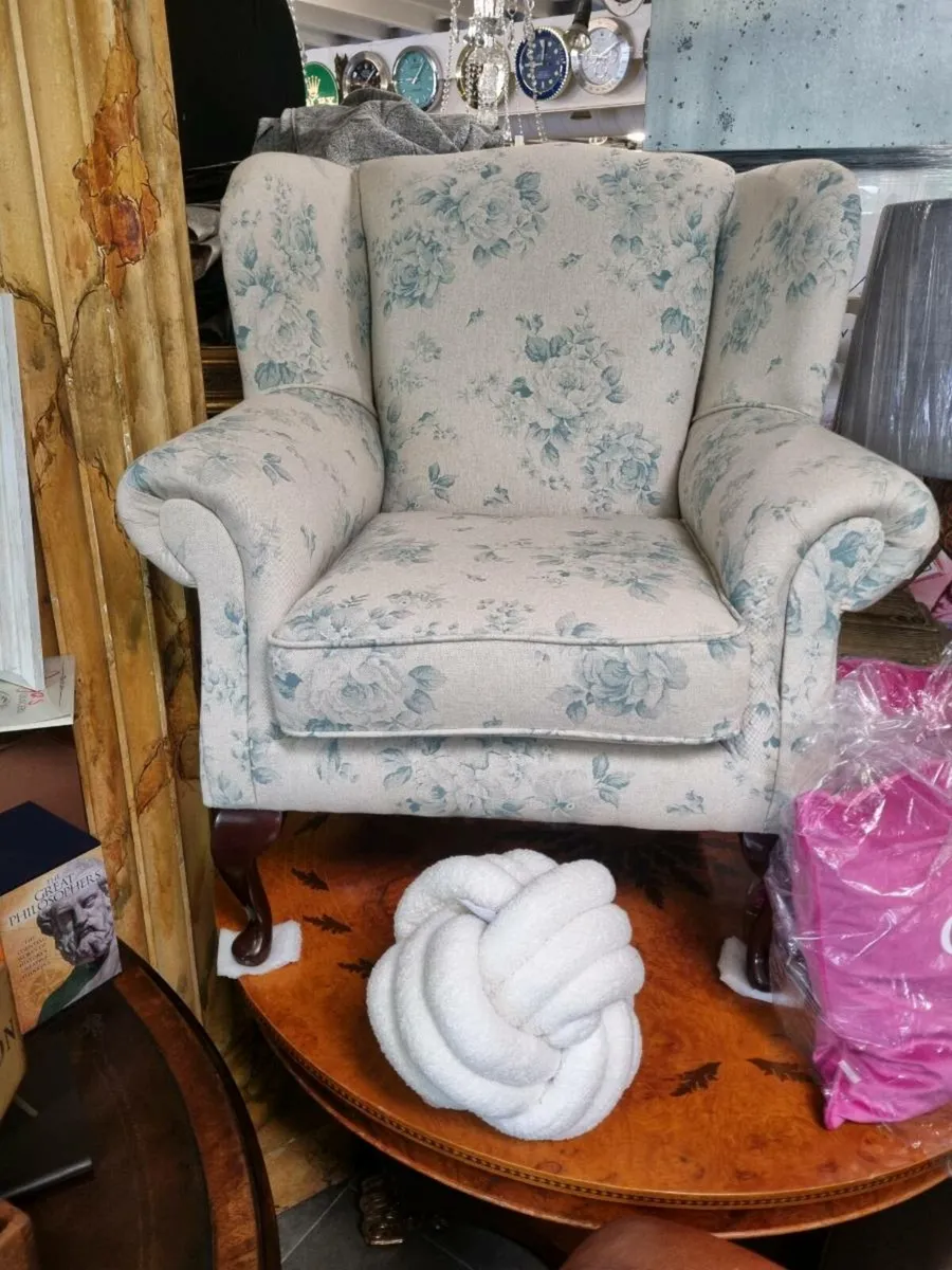 Queen ann chair