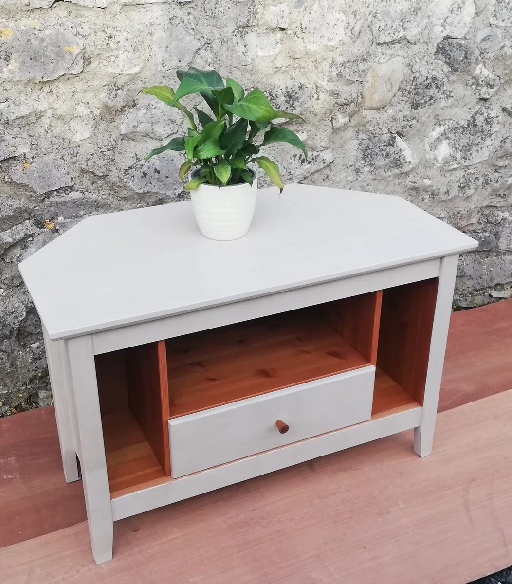 Nice small size TV unit with drawer - Image 1