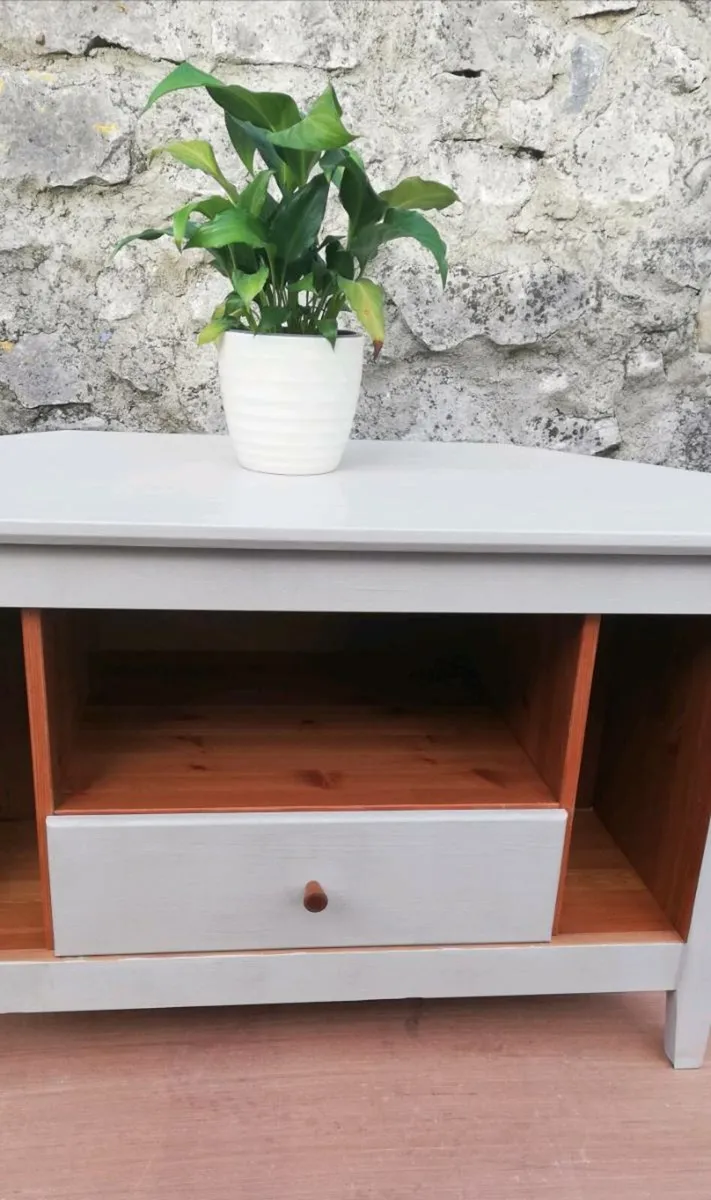 Nice small size TV unit with drawer - Image 4