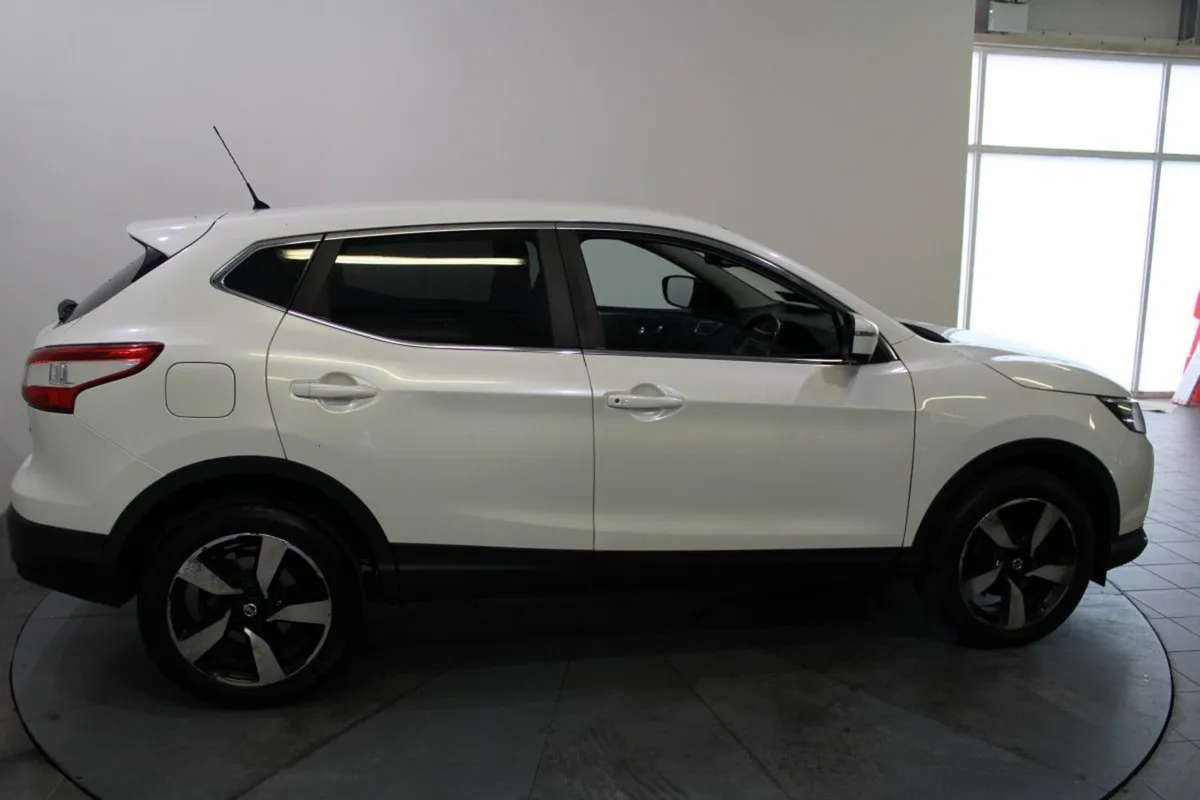 Nissan QASHQAI 1.5 DCI N-tec 5DR - Image 3