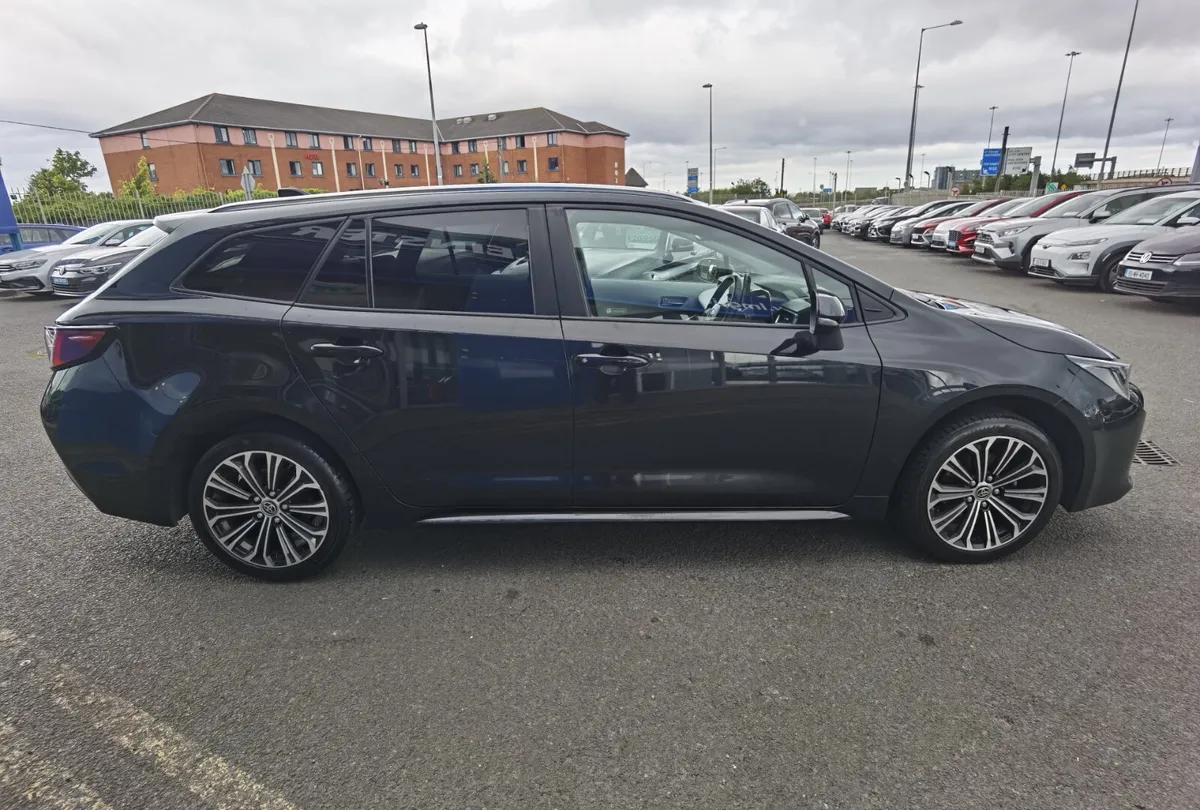 TOYOTA COROLLA 1.8 SOL AUTOMATIC ESTATE PET HYBRID - Image 4