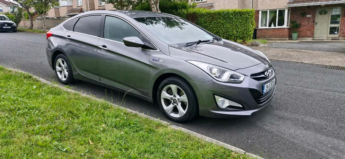 Hyundai i40 blue drive - Image 1