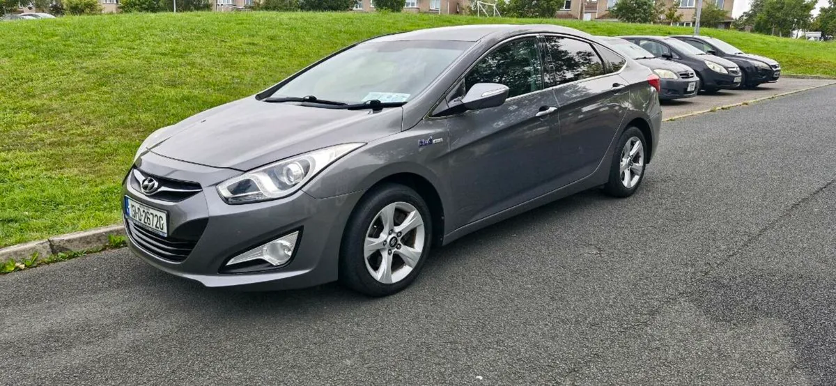Hyundai i40 blue drive - Image 2