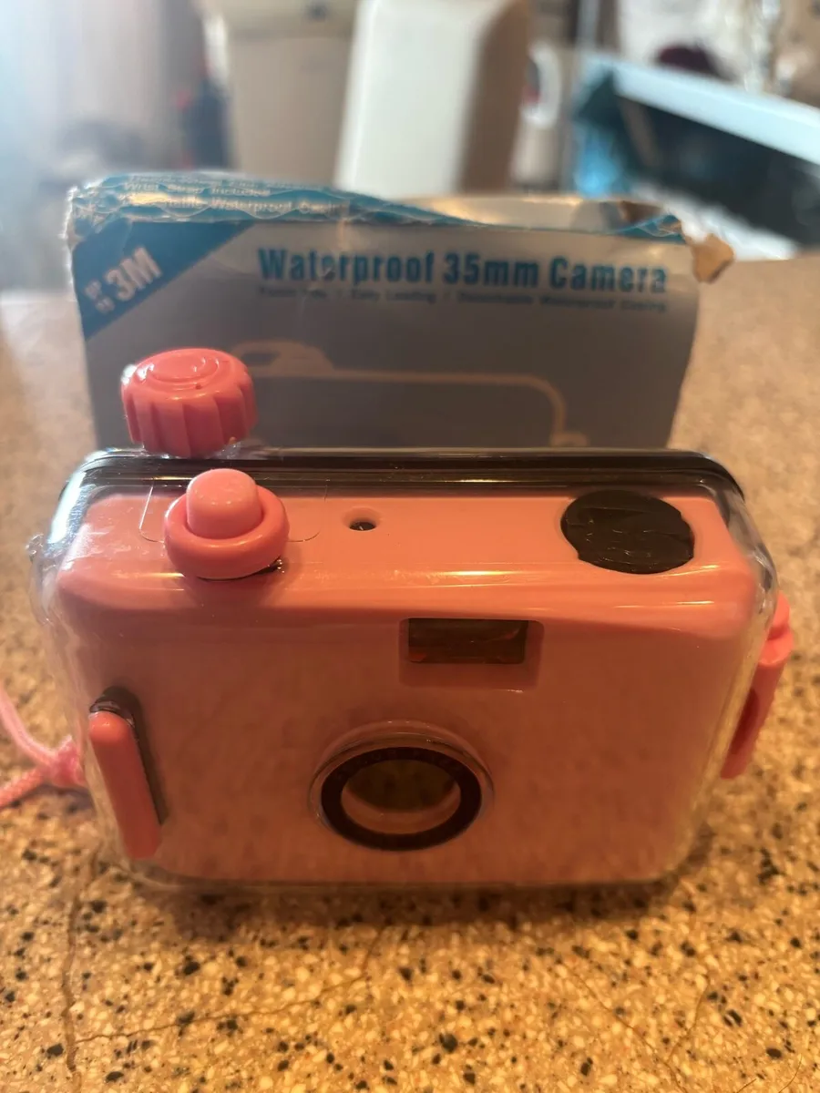 Waterproof camera - Image 1