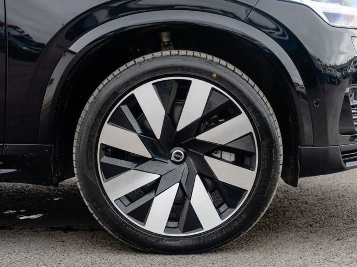 Volvo XC90 Recharge T8 Plus AWD - Image 3