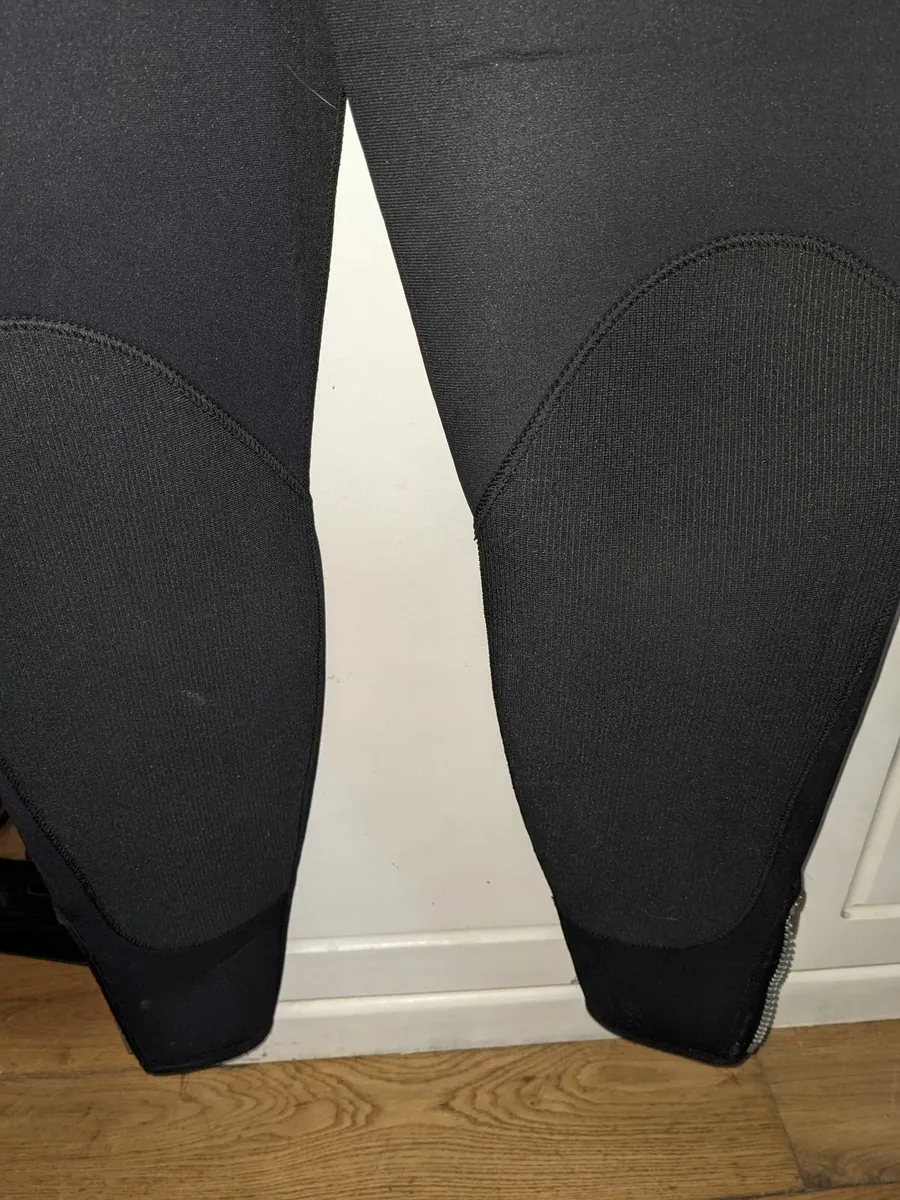 Diving suit and surfing suit - Image 2