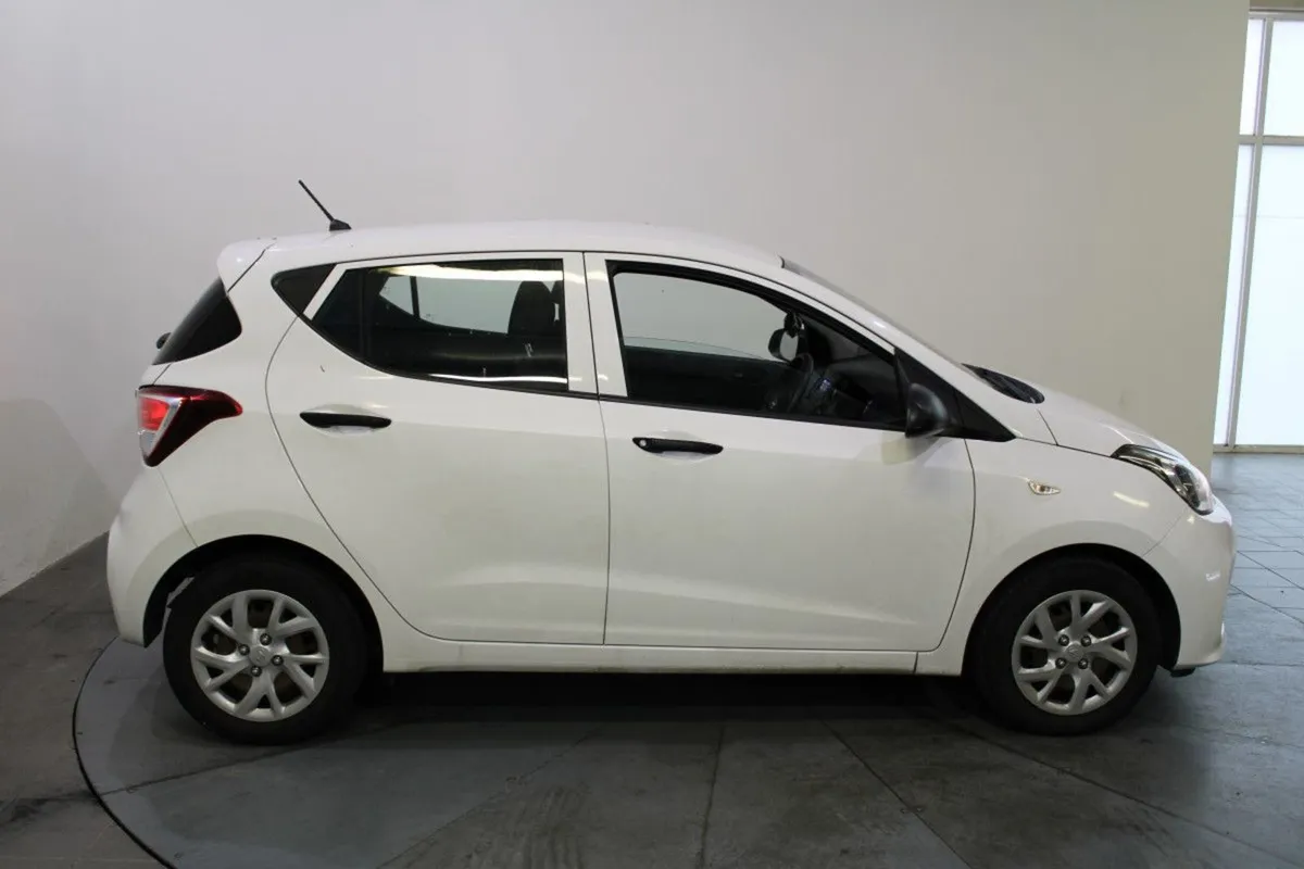 Hyundai i10 1.0 Classic 4DR - Image 3