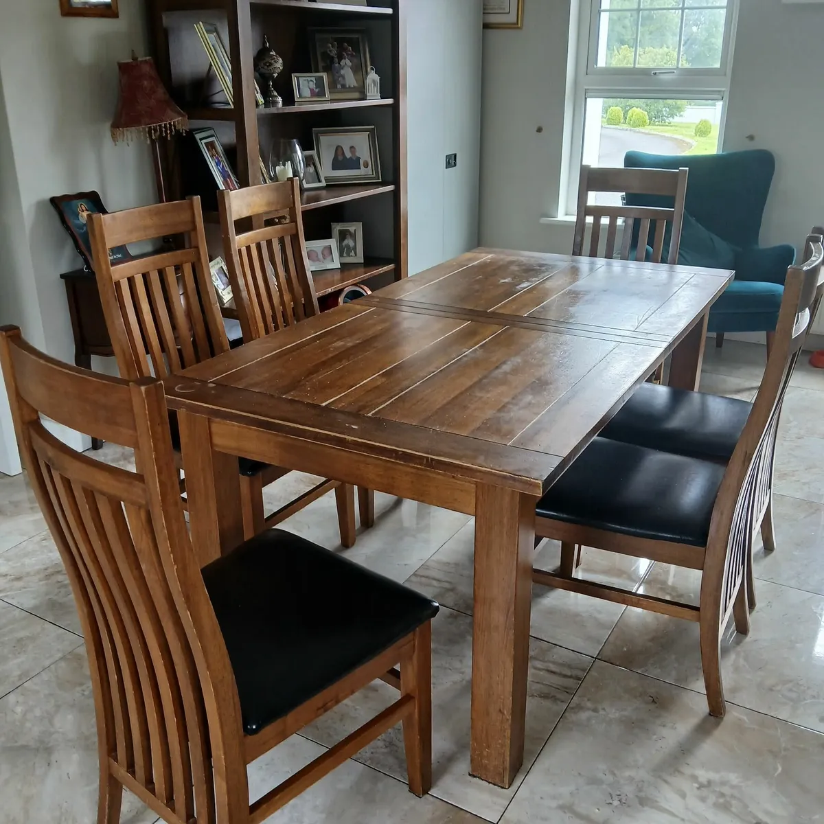 Dining table and chairs - Image 1