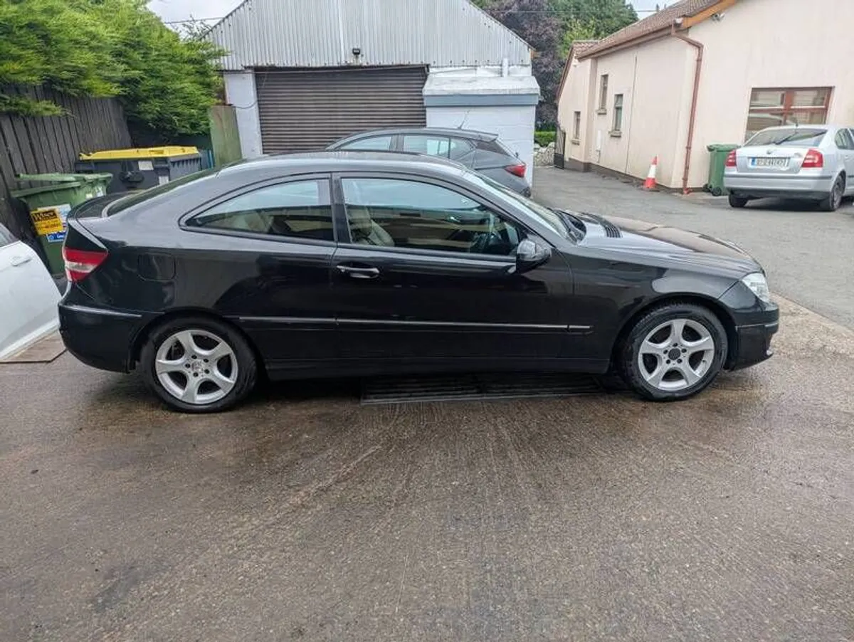 2009 Mercedes-benz C-class - Image 2