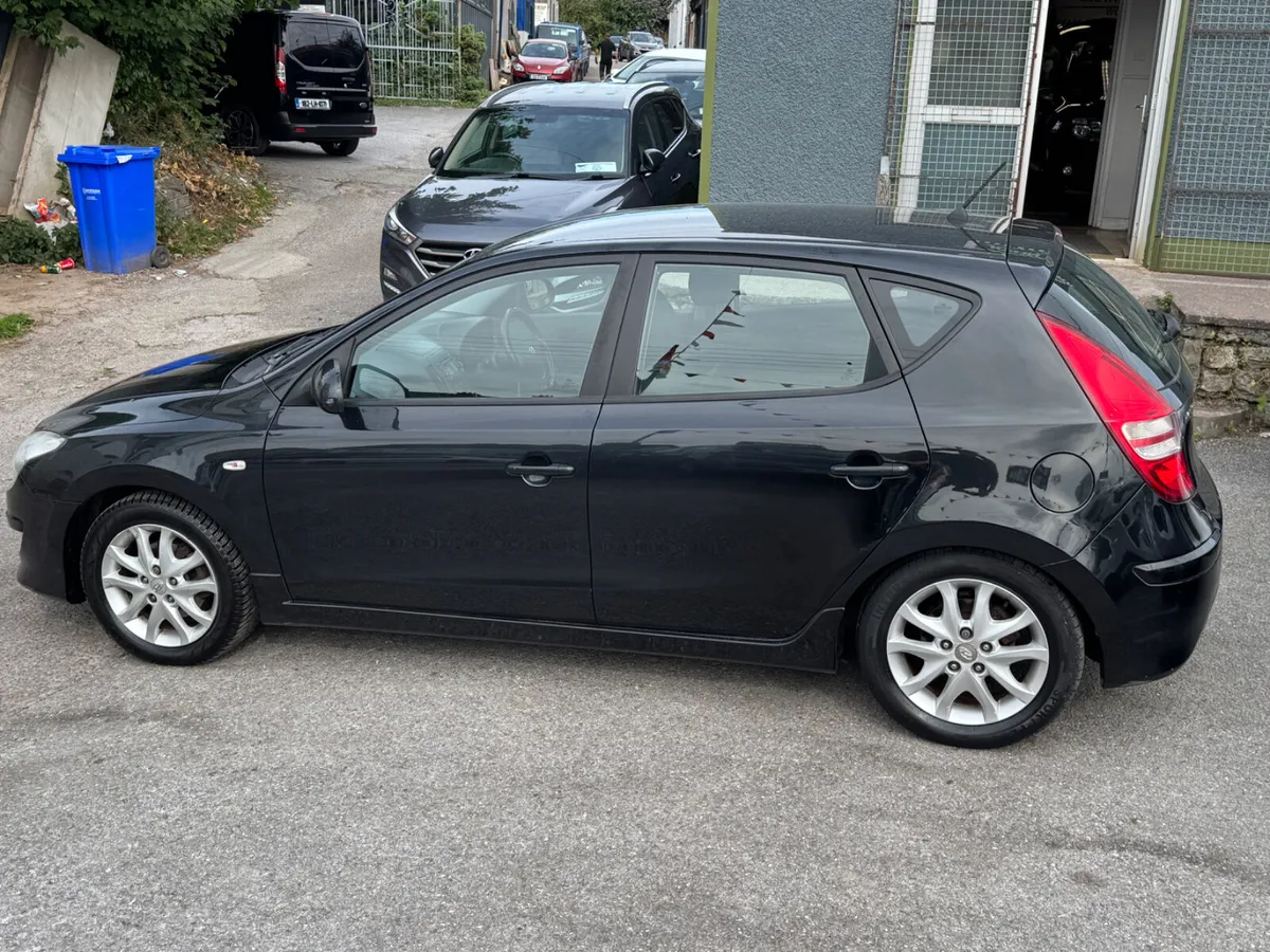 Hyundai i30 low mileage - Image 4