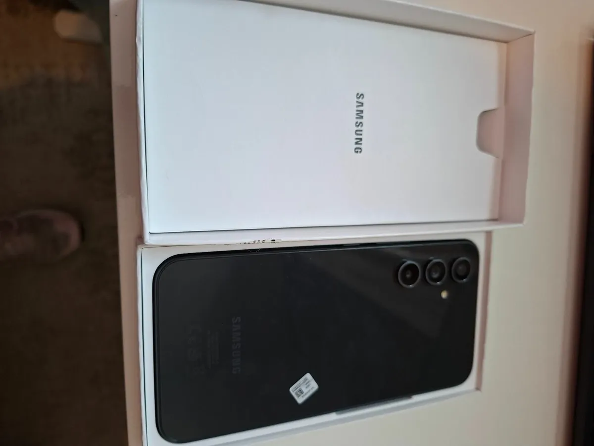 Phone - Image 1