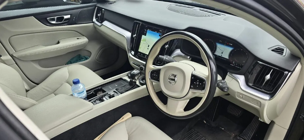 Volvo V60 2020 - Image 2