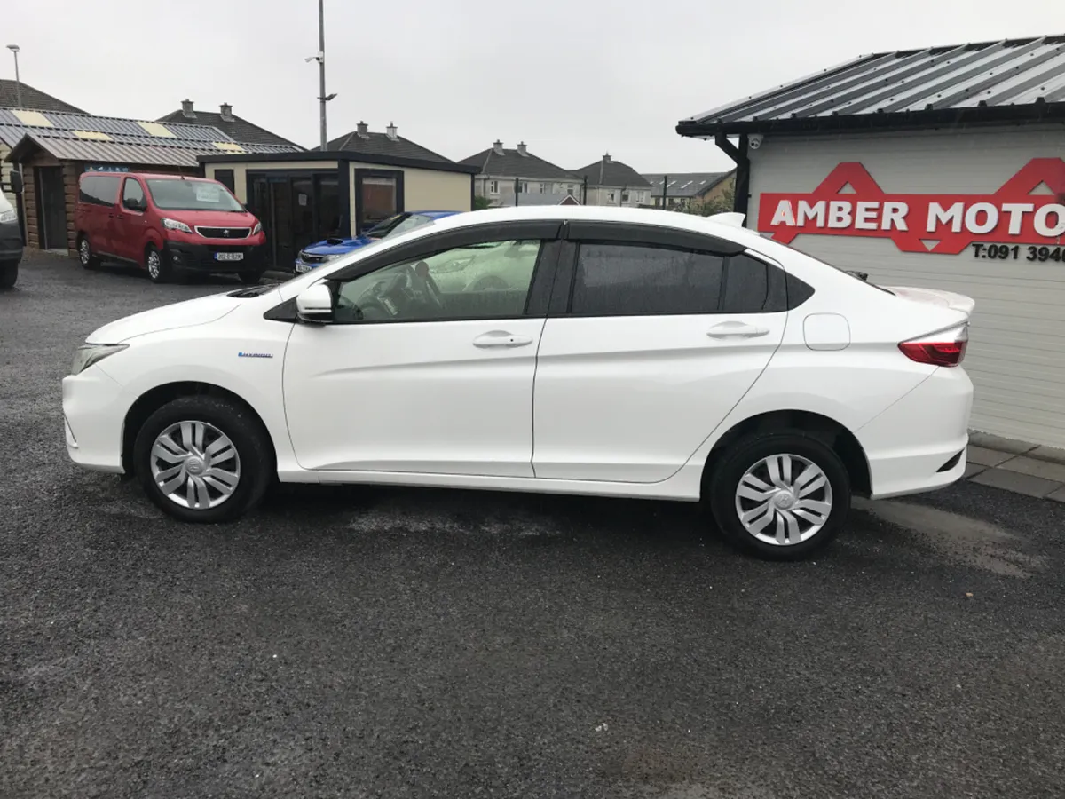 2019 Honda Grace Automatic Hybrid - Image 3