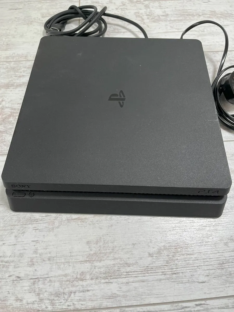 PlayStation 4 Slim 1TB with one controller - Image 3
